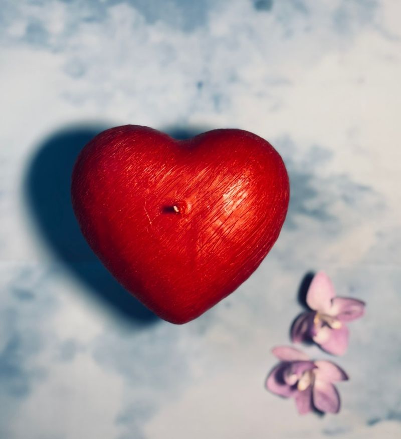 Candela a forma di Cuore Graffiato - Rosso - 10x5 cm